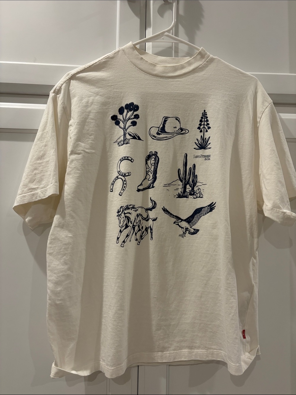 Levi's Cream Short Sleeve oversized Tee with Navy Western Icons